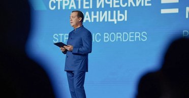 Росія сяде за стіл переговорів тільки з новим керівництвом України, — Медведєв