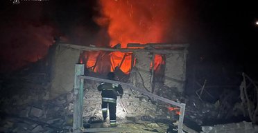 Російські окупанти обстріляли центр Куп'янська: є поранені, зайнялася пожежа (фото)