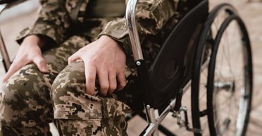 Поліція розслідує інцидент із військовим у Києві: подію могли інсценувати (відео)