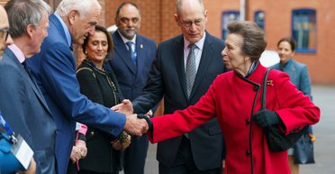 Принцесса Анна надела пальто десятилетней давности