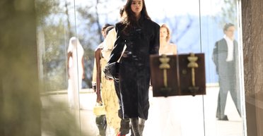 Дева Кассель вийшла на подіум під час Тижня моди в Парижі (фото)