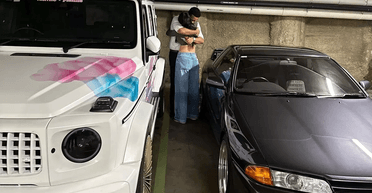 Ніякої ворожнечі: модель купила колишньому хлопцю машину його мрії (фото)