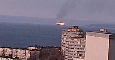 Возле российского Владивостока пожар в море: что горит (фото)