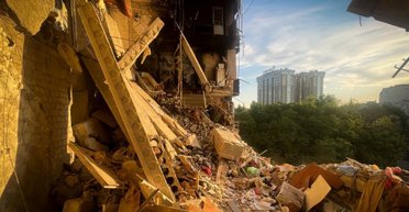 Удары "Шахедами" по Одессе: горели жилые дома и рынок "Привоз" (фото)