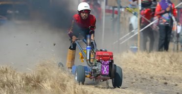 Перегони на мотоблоках: у Таїланді відбулося незвичайне змагання фермерів (відео)