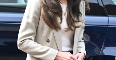 Фото Кейт Міддлтон у салоні авто у Віндзорі викликало новий скандал