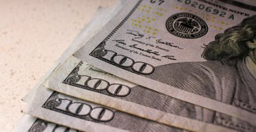 Валютные качели: сколько стоят доллар и евро 16 апреля