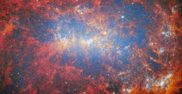 Погляд у минуле і майбутнє Всесвіту: телескоп Вебб побачив "скелет у шафі" галактики (фото)