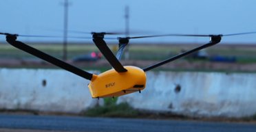 Дешевый дрон побил рекорд Гиннеса за самый длинный полет: сколько он пробыл в воздухе (видео)