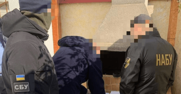 Принимали незаконные решения: судьи и адвокаты в Одесской области помогали мужчинам выехать за границу