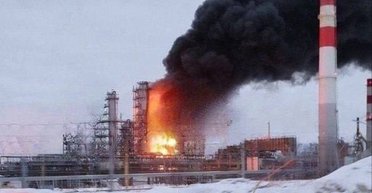 Экспорт бензина из РФ полностью прекращен, а страна-бензоколонка продолжает пылать, — Малюк (видео)