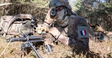 Украинцы поддержали идею Макрона с отправкой западных военных: результаты соцопроса