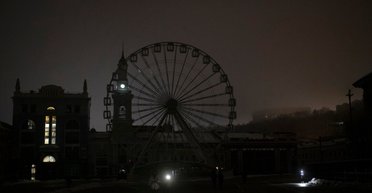 ДТЭК снова обновил графики отключений: кто будет сидеть без света 7 часов подряд