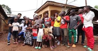 Самая многодетная мама в мире: женщина, родившая 44 ребенка, была беременна всего 15 раз