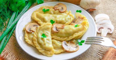 Вкусно, как в ресторане: рецепт вареников с грибами