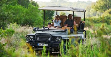 Без вікон і даху: британці представили незвичайний позашляховик для сафарі (фото)