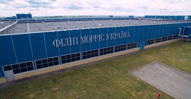 Военный возмущен тем, что табачный гигант Philip Morris до сих пор работает в России