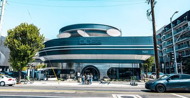 Расизм от Tesla: журналистка раскритиковала новый ресторан Илона Маска (фото)