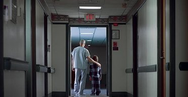 С широко открытыми глазами. Почему мы не замечаем страданий неизлечимо больных детей