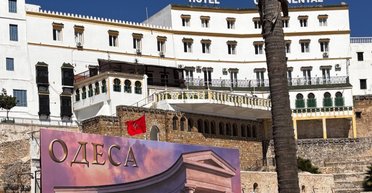 Джордж Клуни снимает Украину в Африке: в сети обсуждают странный выбор локации (фото, видео)