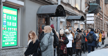 Смерть Навального обвалила курс рубля: валюта обновила многонедельный минимум