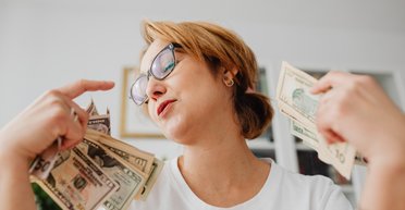 Валютная свобода. По новым правилам НБУ купить валюту и вложиться в драгметаллы стало проще