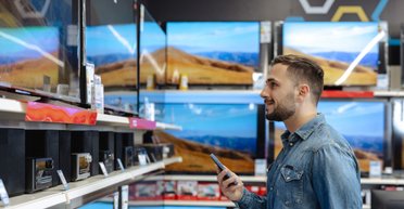 Як вибрати ідеальний телевізор у 2025 році та не переплатити: підказки експертів