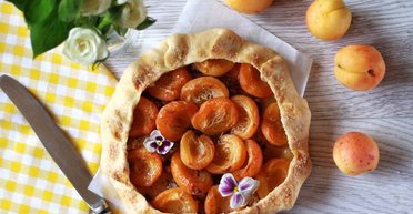Творожная галета с абрикосами: простой рецепт вкуснейшего сезонного десерта