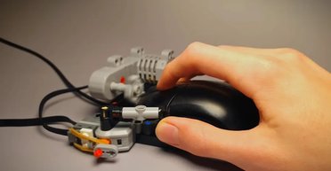 Техника не выдерживает: новый гаджет щелкает мышью с безумной скоростью (видео)