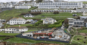 "Голлівуд на морі": жителі британського села скаржаться на масовий переїзд зірок (фото)