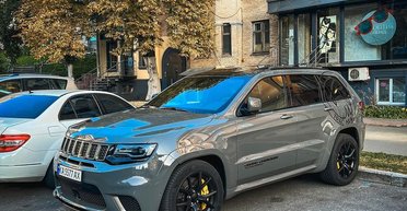 Быстрее спорткаров: в Украине заметили сверхмощный американский кроссовер (фото)