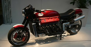 Необычный мотоцикл с двигателем от Dodge Viper установил новый рекорд скорости (видео)