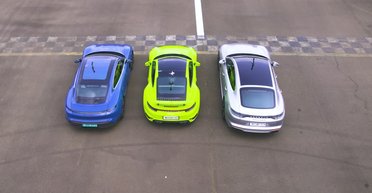 Porsche 911 порівняли з Panamera та Taycan у заїзді по прямій (відео)