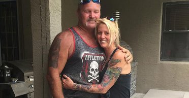 Жительница США похвасталась, как следила за ураганом из своего "Милтон-устойчивого" дома