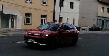 Новый Volkswagen Tiguan 2024 полностью рассекретили за месяц до премьеры (фото, видео)