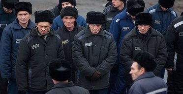 Массово гибнут на фронте: в России закрывают тюрьмы, потому что заканчиваются зэки, — ЦНС