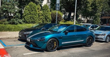 Самый быстрый в мире: в Киеве заметили новый 1500-сильный электрокар Xiaomi за $80 000 (фото)