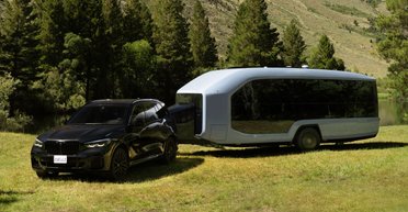 Электромоторы и автопилот: представлен инновационный прицеп-автодом будущего (видео)