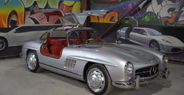Осовремененная легенда: украинцы воссоздали знаменитый суперкар Mercedes 300 SL (видео)