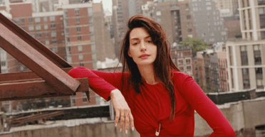 Енн Гетевей знялася на дахах Нью-Йорка для Vogue (фото)