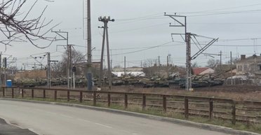 На фронт доедут не все: россияне свозят в Крым танки Т-62, — "Атеш" (видео)