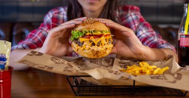 Много сладостей и мало белка: за какие ошибки в питании украинцы платят здоровьем и деньгами