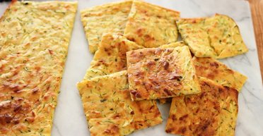 Лепешка из кабачков: как приготовить вкусную закуску из сезонных овощей