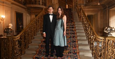 Кіра Найтлі в шикарній бірюзовій сукні відвідала модну виставку (фото)