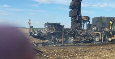 Запаркували в полі, не ховаючись: Сили оборони рознесли батарею ЗРК С-400 росіян на Бєлгородщині