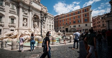 Дресс-код постапокалипсиса. Как коронавирус и карантин навсегда изменили стиль и моду