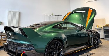 Их существует всего 38: в Украину привезли британский суперкар за $2,7 миллиона (фото)