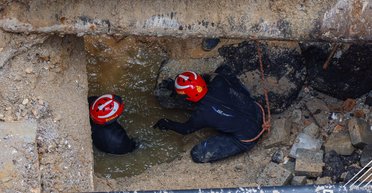 Упала в бездну: в Малайзии ищут туристку, которая провалилась в карстовую воронку