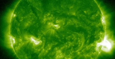 Гігантський викид плазми на Сонці може відірвати хвіст найочікуванішої комети року (відео)