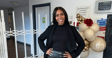 Бізнесвумен, яку в 15 років відрахували зі школи, допомагає людям "стати мільйонерами"